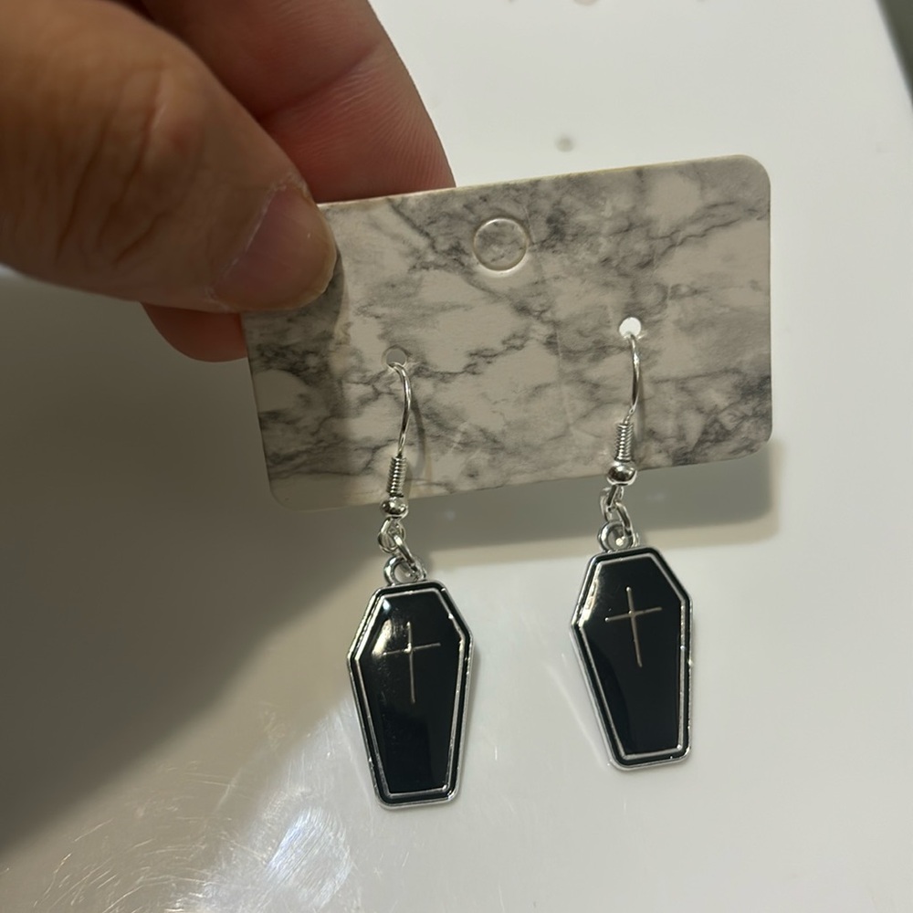 Beautiful tomb earrings!